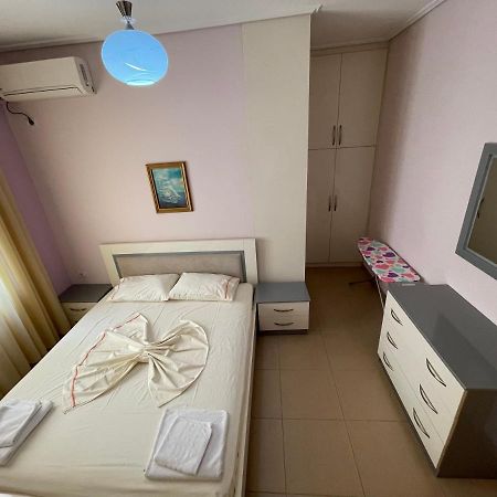 Flower Apartment Sarandë Buitenkant foto